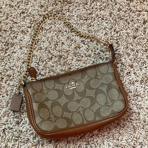 COPY - Coach clutch/wristlet